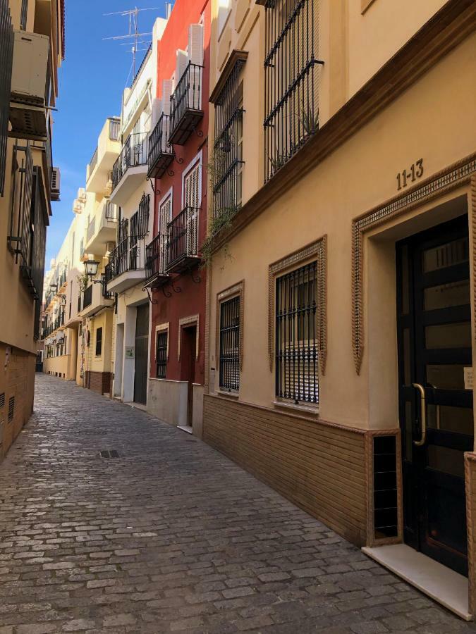 Serva La Bari Shared Apartment Sevilla Bagian luar foto