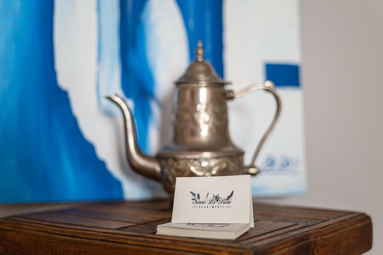 Serva La Bari Shared Apartment Sevilla Bagian luar foto