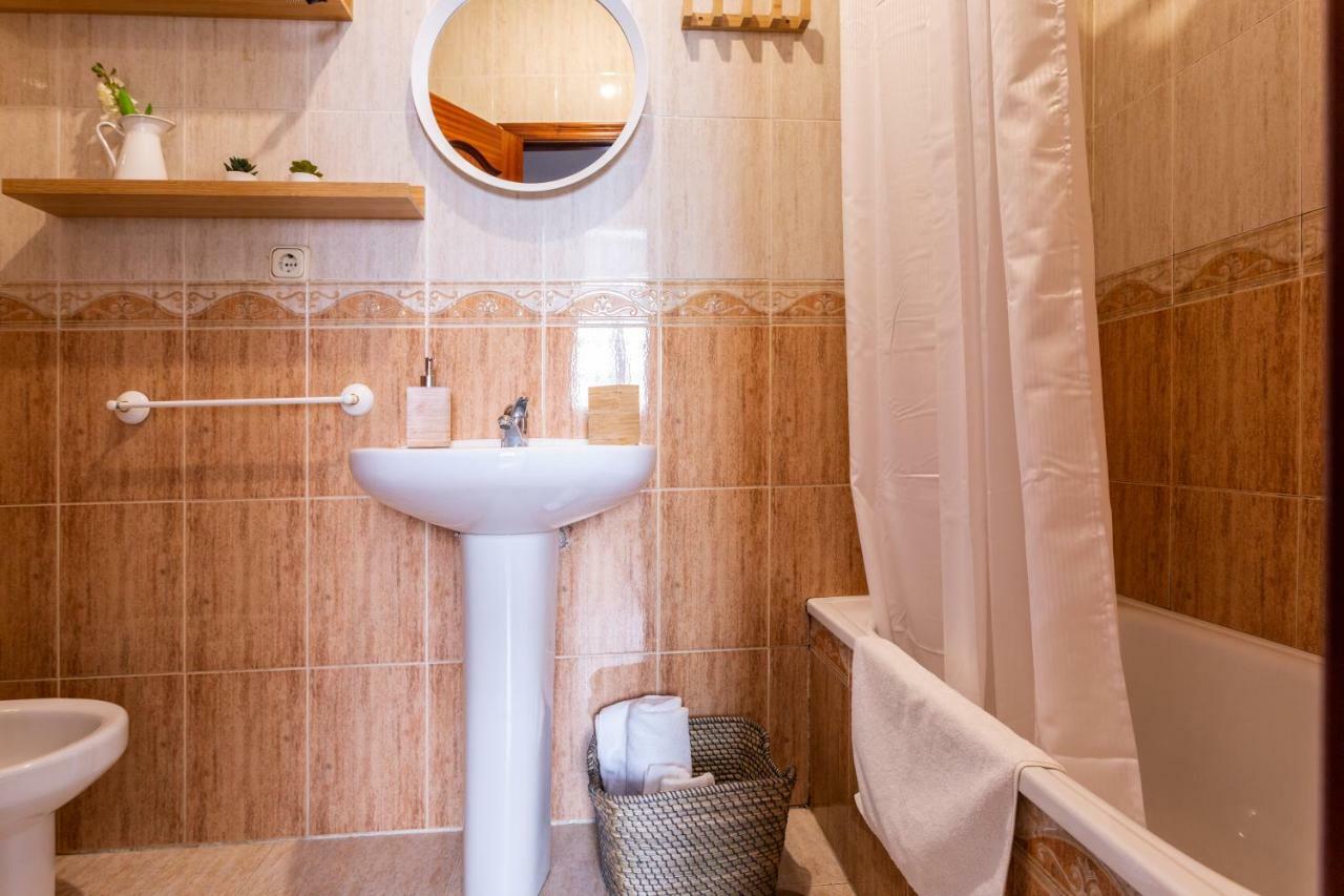 Serva La Bari Shared Apartment Sevilla Bagian luar foto