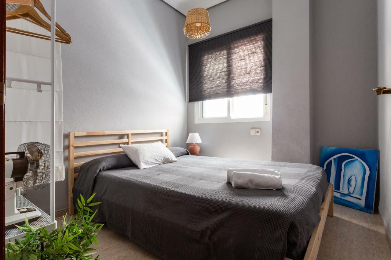 Serva La Bari Shared Apartment Sevilla Bagian luar foto