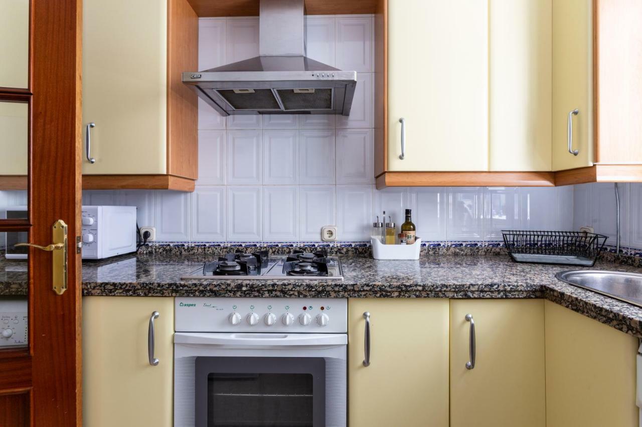 Serva La Bari Shared Apartment Sevilla Bagian luar foto